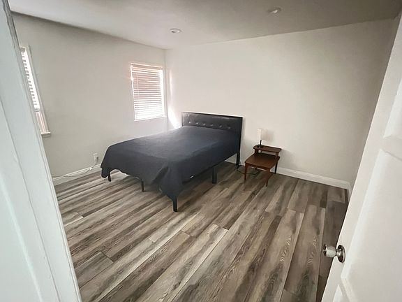 4th image of 2117 Border Ave
