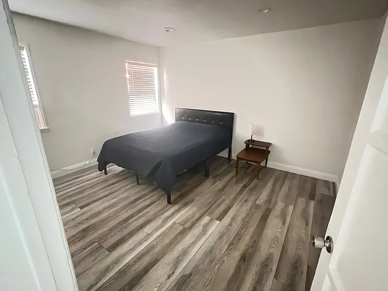 2117 Border Ave — Photo 4