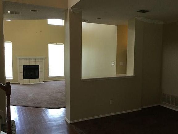 2nd image of 5844 Rockport Ln