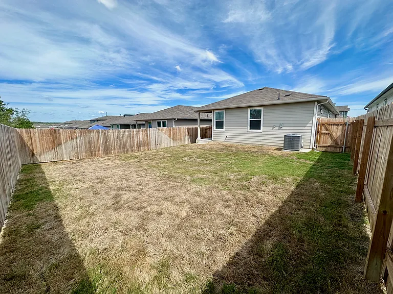 325 Wilshire Rd — Photo 28