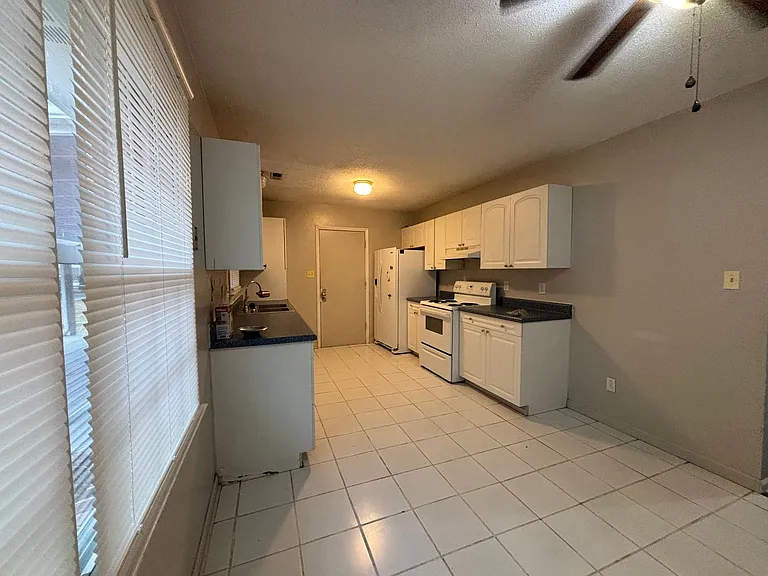 102 Hillside Ct — Photo 7