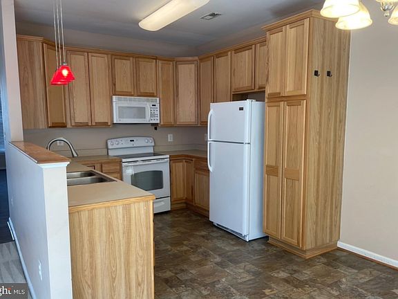 2nd image of 5169 Mallards Landing Dr