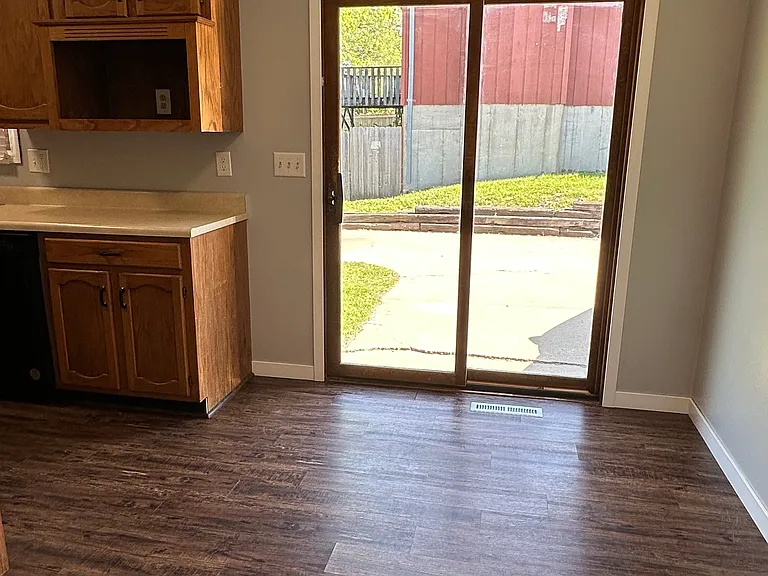2711 Allison Ave — Photo 32