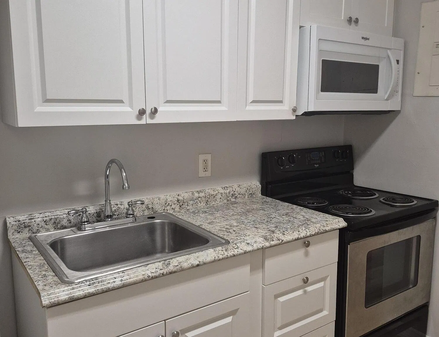 2 bed, 1.0 bath, 1079 sqft, $1,450 — Photo 3