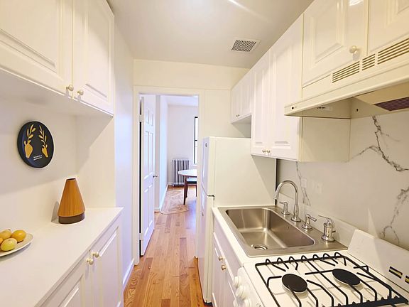5th image of 11 E 32nd St APT 9G