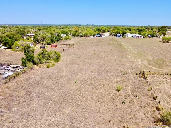 527 Rossville Rd LOT A0632, Devine, TX 78016