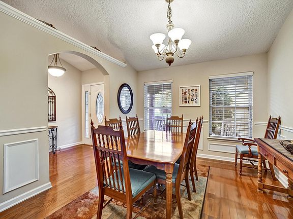 5th image of 237 Deportivo Dr