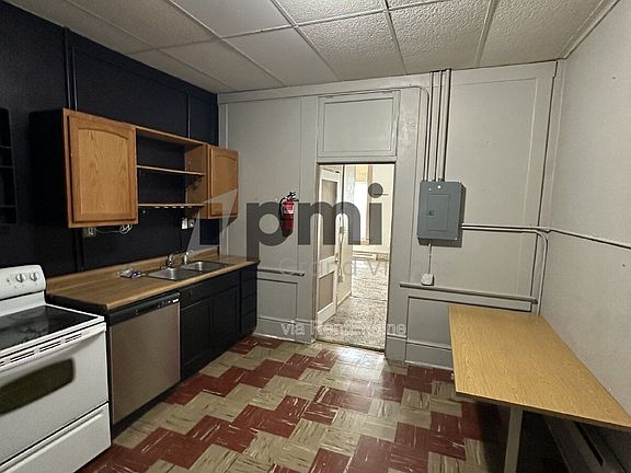 2nd image of 601 Monroe Ave Unit 8