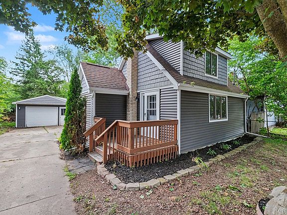 2nd image of 530 Coutant St