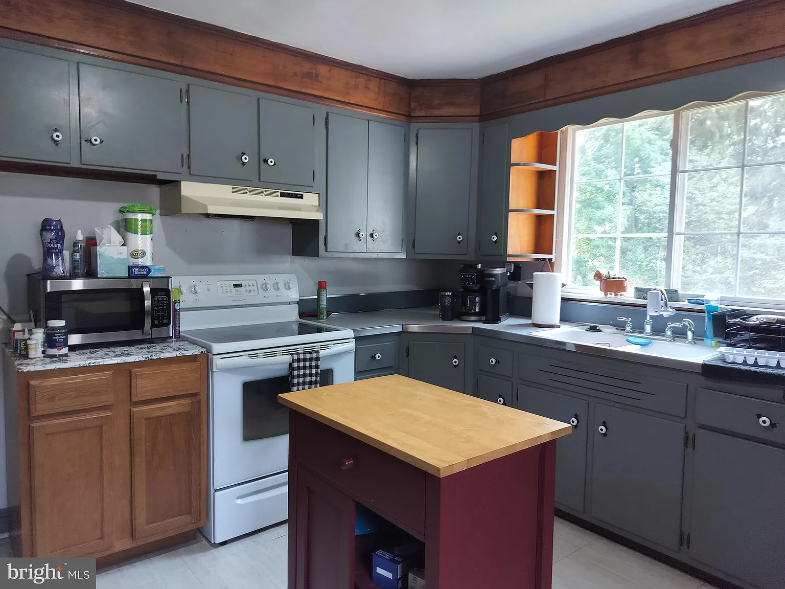 3 bed, 1591 sqft, $2,400 — Photo 2