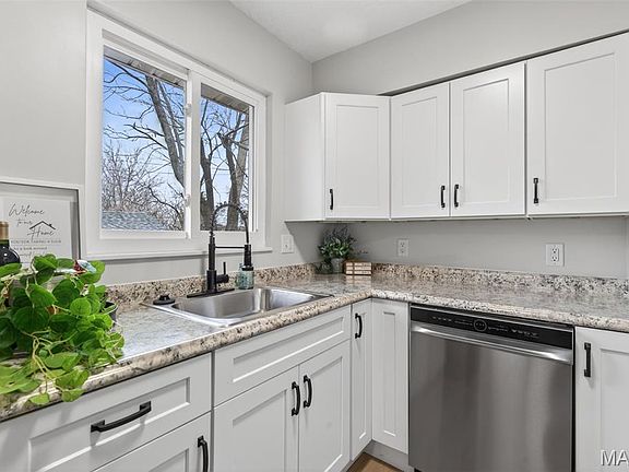 3rd image of 9225 Corregidor Ave