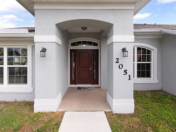 2nd image of 2051 SW Brisbane Street