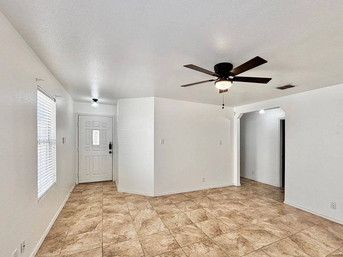No Carpet! Charming 3-Bedroom Home in Bulverde Village — Photo 2