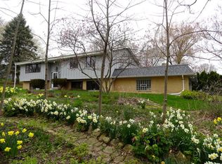 3N208 Pine Hills Rd, Saint Charles, IL 60175