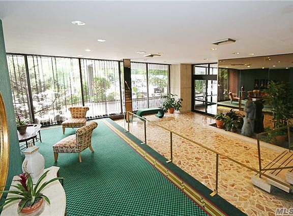 2nd image of 1 Kensington Gate APT 221