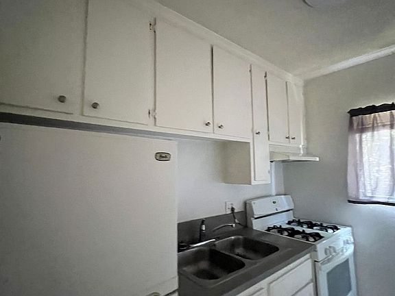 3rd image of 5936 Orange Ave #21