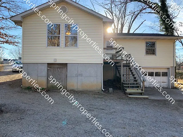 505 W Carman Rd — Photo 2
