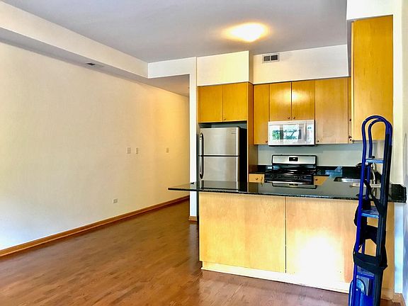 3rd image of 1446 N Wieland St #1
