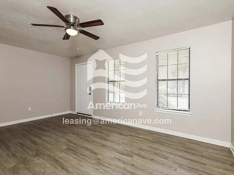 1771348_003_living_room_14136276.jpg