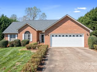 1077 Merrywood Dr, Newton, NC 28658