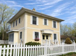 716 Orchard Pl, Fairfield, IA