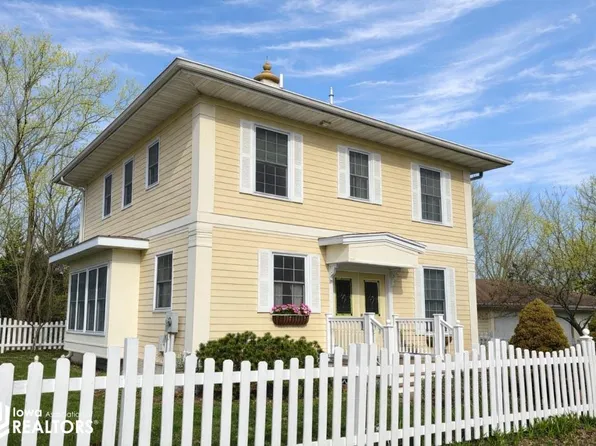 716 Orchard Pl, Fairfield, IA 52556