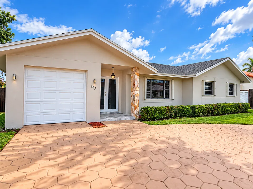 405 SW 133rd Ct