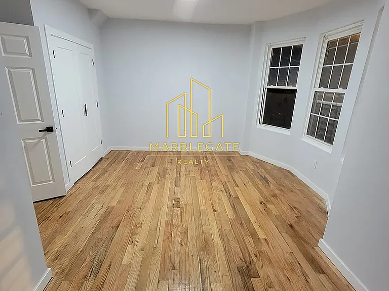 379 S 20th St #22R — Photo 7
