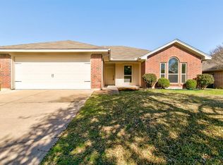 109 Sunny Meadows Dr, Burleson, TX 76028