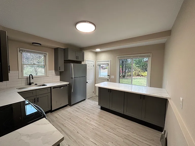 850 Redeemer Ave — Photo 3