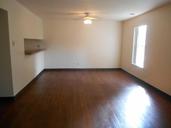 4th image of 2715 Caroline St APT B