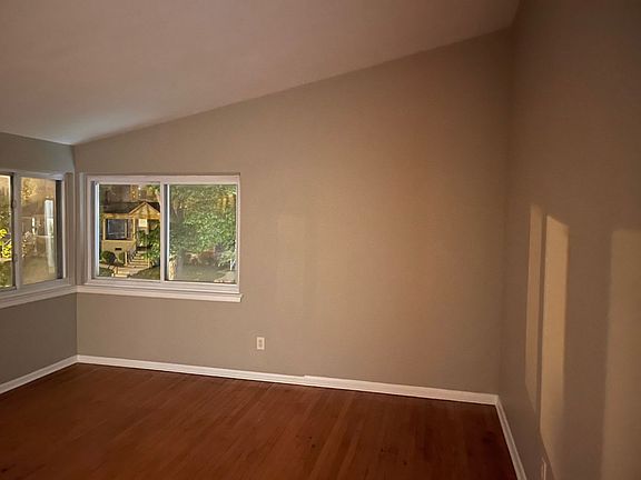 3rd image of 2448 W Kilbourn Ave #14