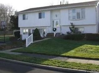 38 Ellensue Dr, Deer Park, NY 11729