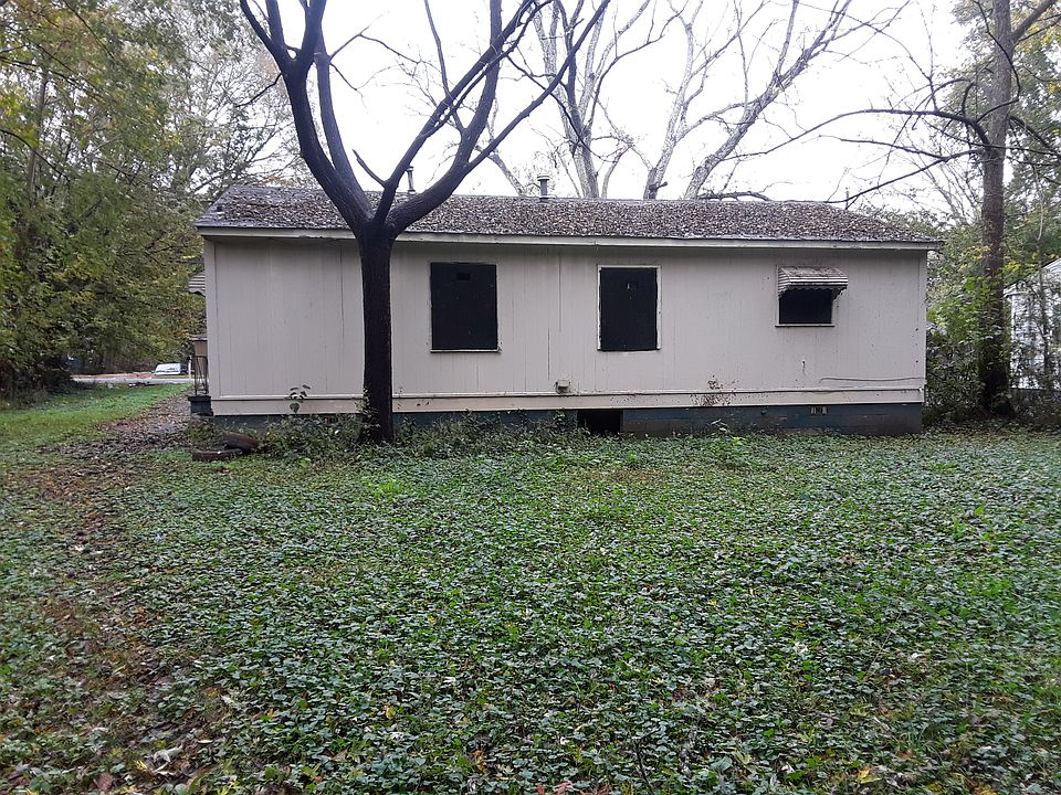 2nd image of 1314 Redford Dr SE