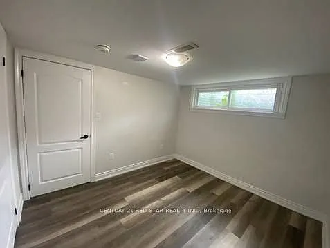10 Beattie Ave — Photo 3