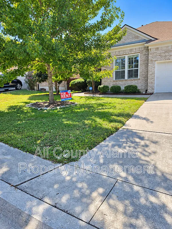 3 bed, 2.0 bath, 2109 sqft, $2,395 — Photo 2