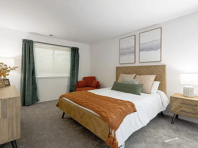 Meadowbrook Village Apartments — Photo 11