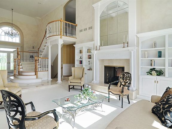 5th image of 4563 Eleanor Dr