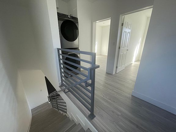 2nd floor/ Upstairs