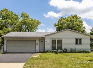 843 Salem Ln, Carpentersville, IL 60110