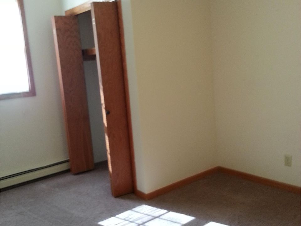 2nd image of 527 1/2 W Main St