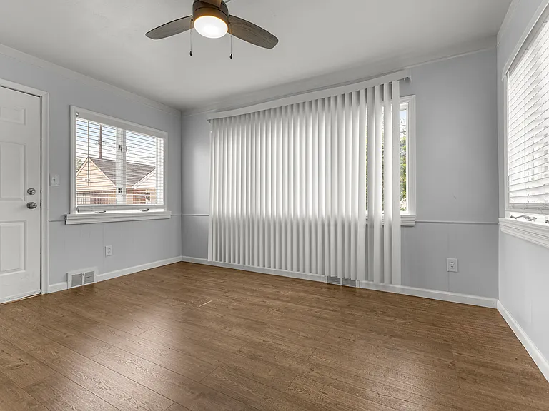 21311 Outer Dr — Photo 19