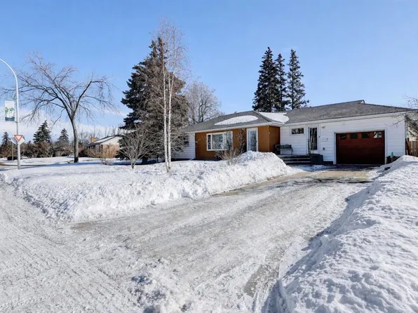 9011 W 102nd St, Grande Prairie, AB T8V 2S8