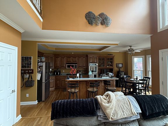 3rd image of 2323 Henpeck Ln