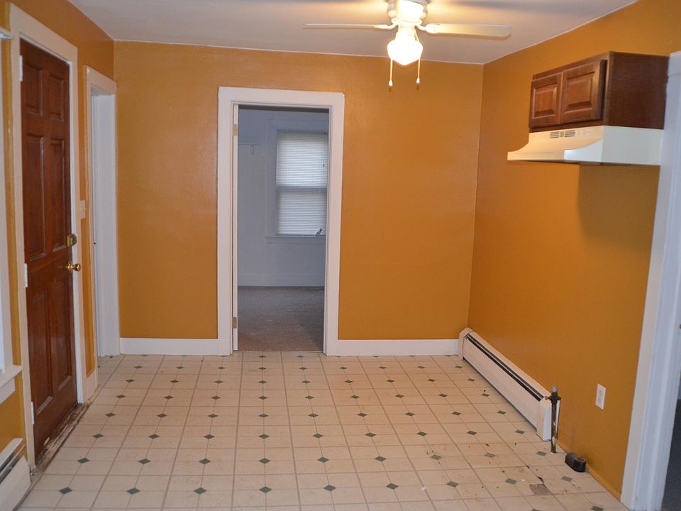 Eat-in kitchen