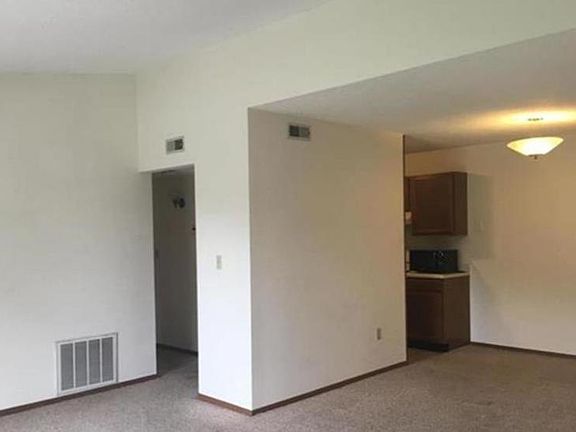5th image of 209 Huckleberry Heights Dr