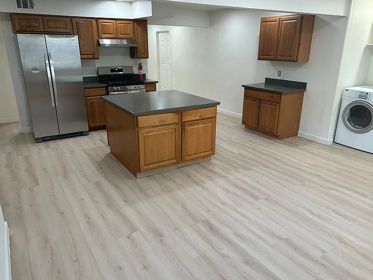 2405 E Dortha Ave — Photo 13