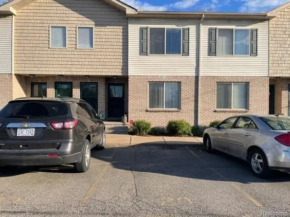20 Eden Park Dr, Dearborn Heights, MI 48127