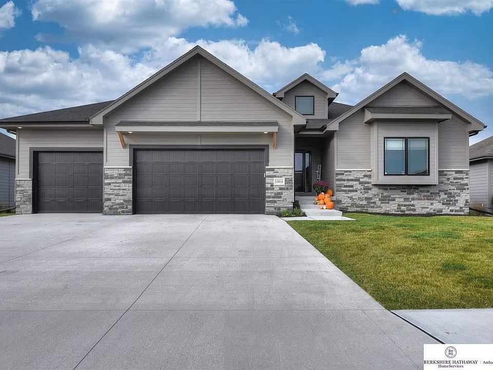 1st image of 10916 S 175th Ave
