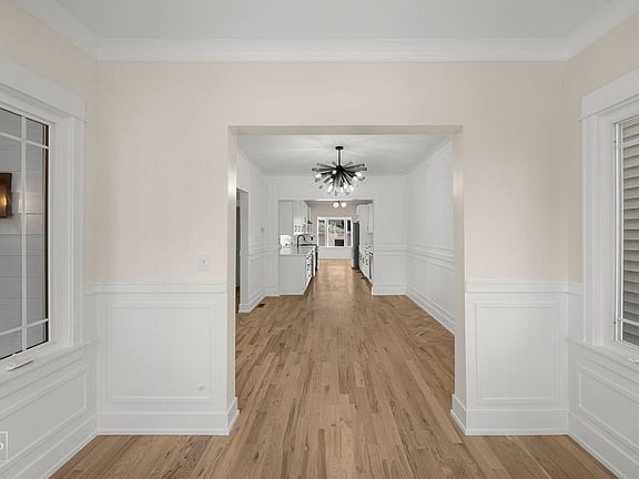 5th image of 3641 N Hermitage Ave